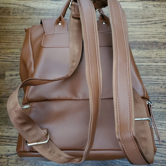 Vegan Leather, Doterra essential 15ml oil and resource brown back pack purse. - Picture 5 of 7